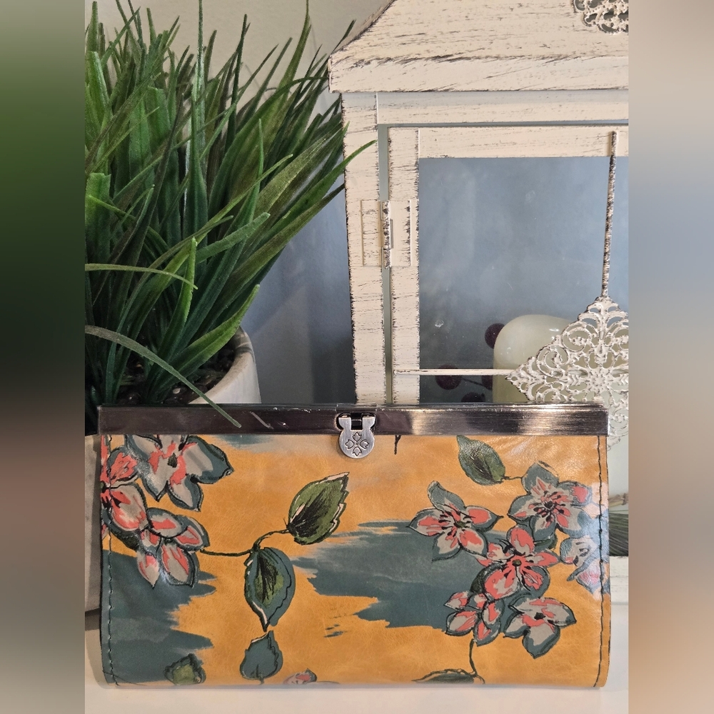 Patricia Nash "Beautiful Girl" Wallet